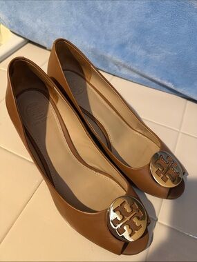 Tory Burch Tan Leather Peep-Toe Flats with Gold Logo Medallion